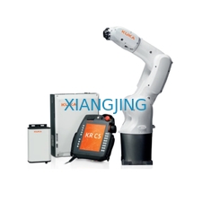 6 주축은 로봇을 다루는 KUKA 애질러스 KR 4 R600 로봇 팔을 사용했습니다