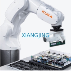 6 주축은 로봇을 다루는 KUKA 애질러스 KR 4 R600 로봇 팔을 사용했습니다