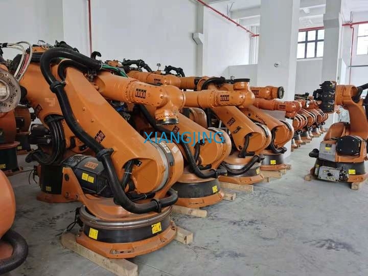 골라내어 붙이기를 위한 사용된 KR 300-2  PA 5 주축 로봇 팔 KUKA